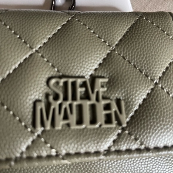 Steve Madden Bwren Flap Wallet with Keyring Color Olive green - Picture 3 of 6